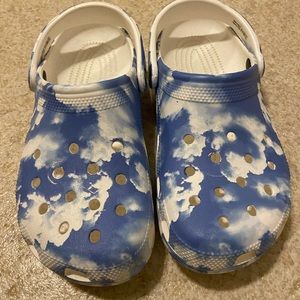 Crocs: CLASSIC OUT OF THIS WORLD